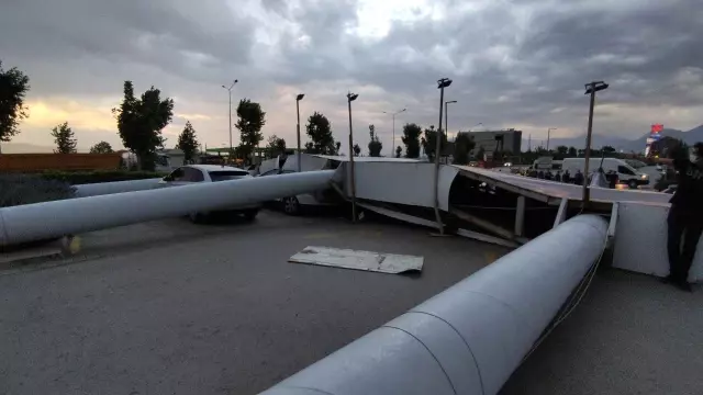 Fırtına sokakları savaş alanına çevirdi
