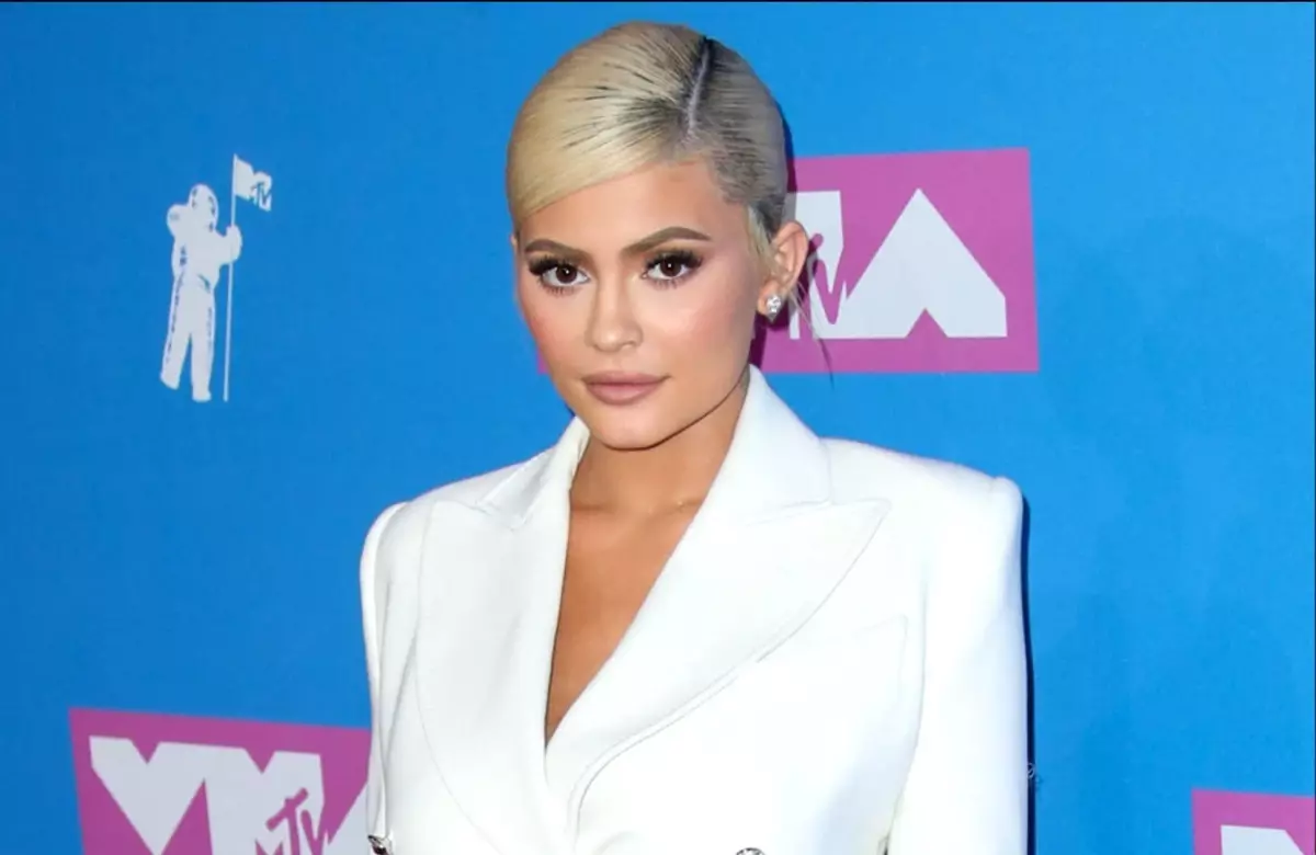 Kylie Jenner'dan vegan ve kalıcı ruj geliyor!