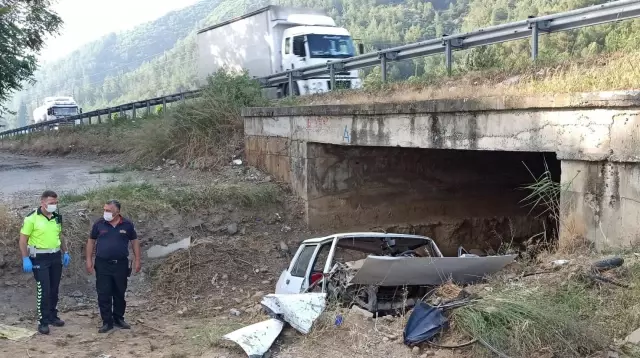 Son dakika... Manisa'da otomobil menfeze düştü: 1 ölü, 1 yaralı