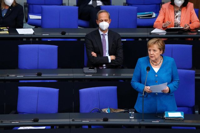 merkel federal meclis te son kez sorulari 2 14220504 o