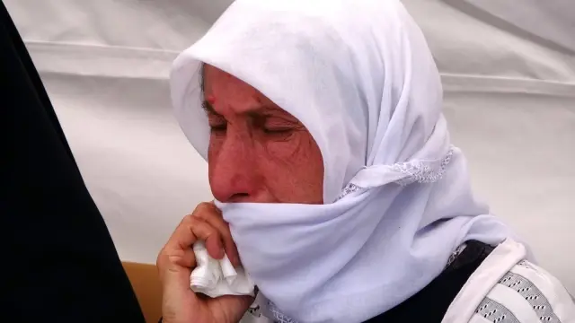 Çocukları dağa kaçırılan aileler HDP binası önünde oturma eylemi yaptı