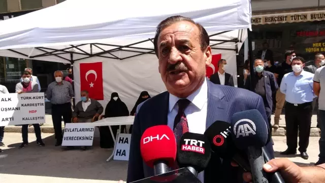 Çocukları dağa kaçırılan aileler HDP binası önünde oturma eylemi yaptı