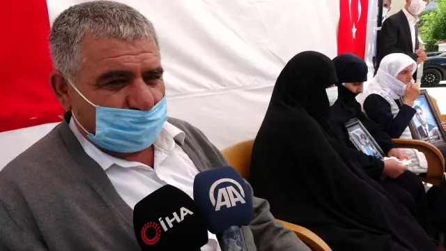 Çocukları dağa kaçırılan aileler HDP binası önünde oturma eylemi yaptı