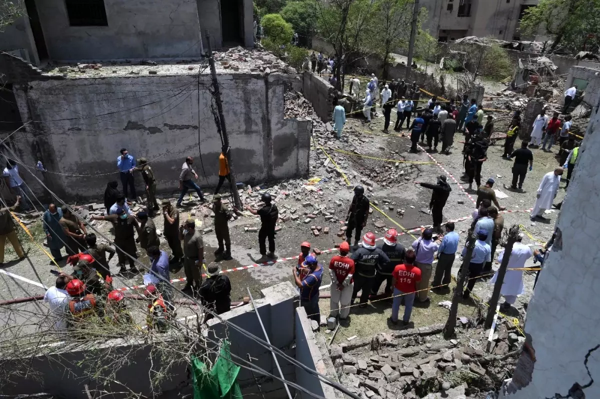 Pakistan'daki patlamada ölü sayısı 4'e yükseldiBombalı saldırı olduğu açıklandı