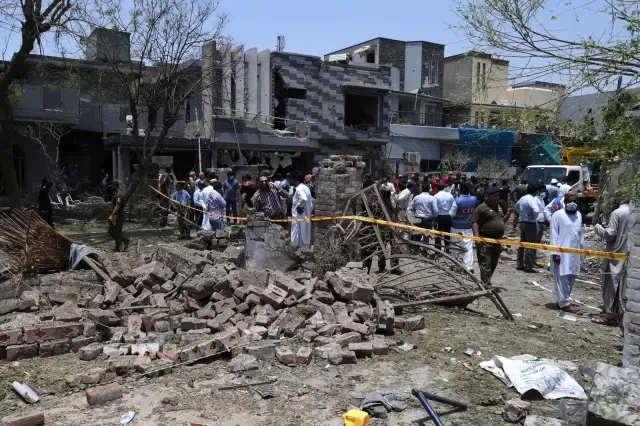 Pakistan'daki patlamada ölü sayısı 4'e yükseldiBombalı saldırı olduğu açıklandı