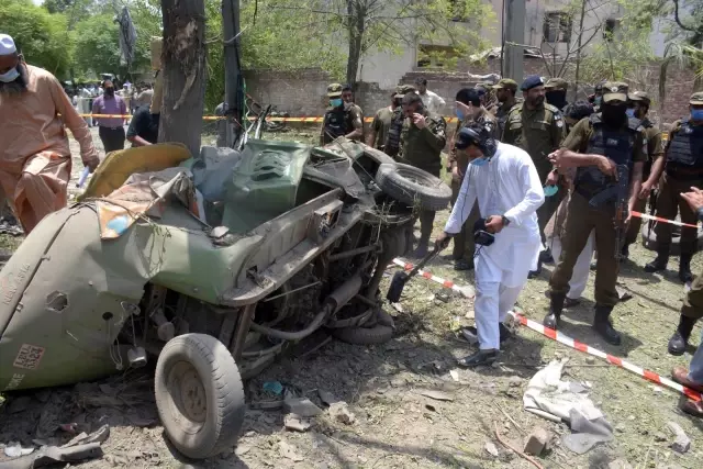 Pakistan'daki patlamada ölü sayısı 4'e yükseldiBombalı saldırı olduğu açıklandı