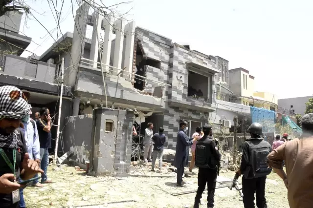 Pakistan'daki patlamada ölü sayısı 4'e yükseldiBombalı saldırı olduğu açıklandı