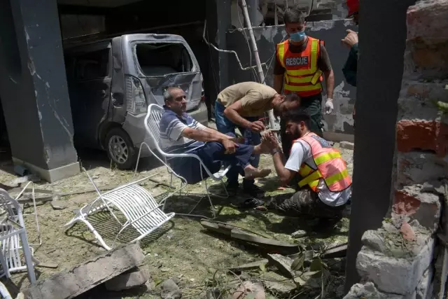Pakistan'daki patlamada ölü sayısı 4'e yükseldiBombalı saldırı olduğu açıklandı