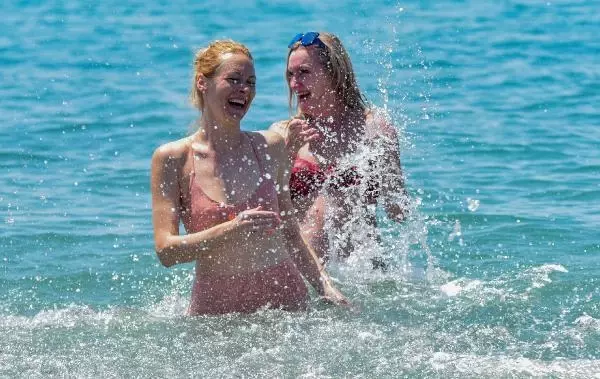 Uçuş yasağı kalktı, Rus turistler sahile indi