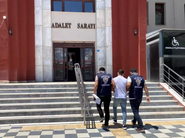 Saman satış ilanı vererek dolandırıcılık yapan şahıs tutuklandı Saman satış ilanı vererek dolandırıcılık yapan şahıs tutuklandı