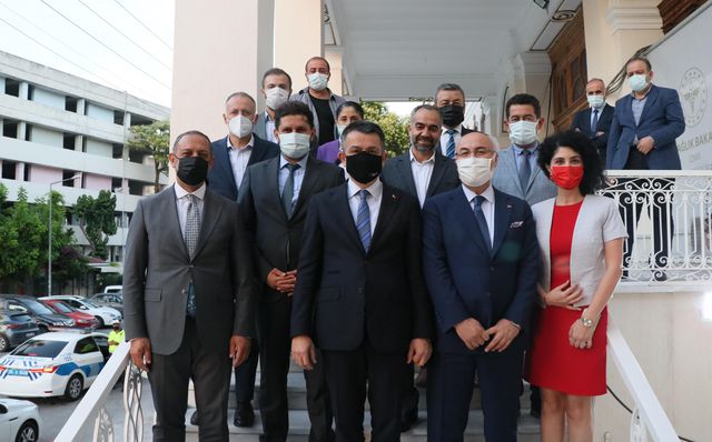 Tarım ve Orman Bakanı Pakdemirli, İzmir İl Sağlık Müdürlüğünü ziyaret etti