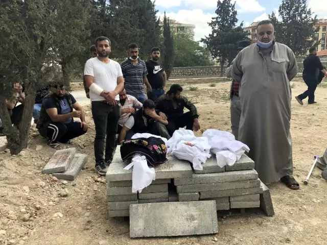Son dakika haber! Yangında ölen 3 küçük kız kardeş yan yana defnedildi