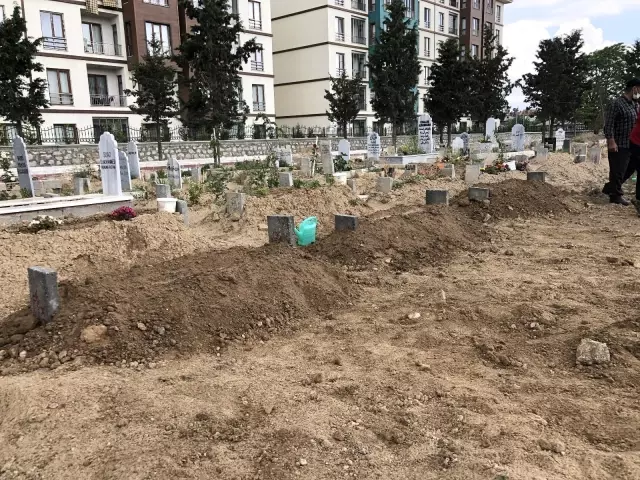 Son dakika haber! Yangında ölen 3 küçük kız kardeş yan yana defnedildi