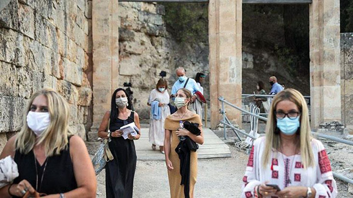 İspanya ve Yunanistan'da açık havada maske takma zorunluluğu kaldırılıyor