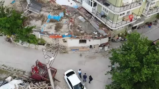 3 katlı binanın en alt katındaki daireyi kiralayıp, kaçak kazıyla yeraltı şehri buldular 3 katlı binanın en alt katındaki daireyi kiralayıp, kaçak kazıyla yeraltı şehri buldular