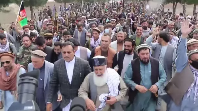 Afganistan'da milis güçleri hükümet saflarına katıldı Afganistan'da milis güçleri hükümet saflarına katıldı