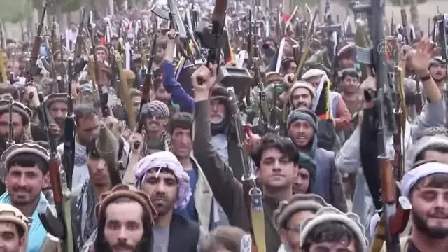 Afganistan'da milis güçleri hükümet saflarına katıldı