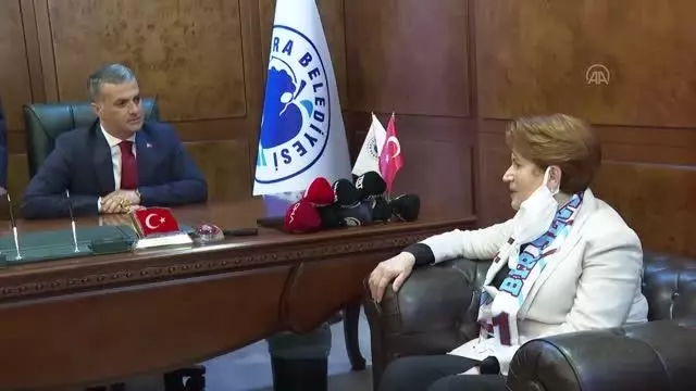 Akşener, Akçaabat ve Ortahisar'da esnaf ziyaretinde bulundu