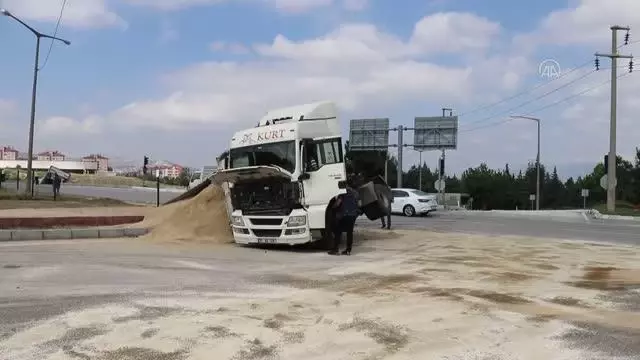 Aynı güzergahtaki iki trafik kazasında 4 kişi yaralandı Aynı güzergahtaki iki trafik kazasında 4 kişi yaralandı
