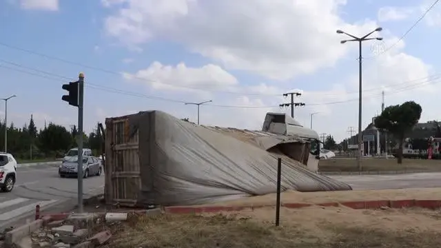 Aynı güzergahtaki iki trafik kazasında 4 kişi yaralandı