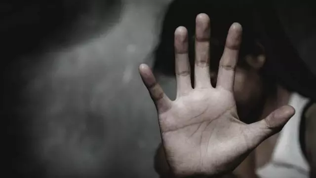 Baba ve kız çocuğunun arasındaki evliliği meşru gösteren 'Onlar Ermiş Muradına'' isimli çocuk kitabı muzır yayın ilan etti Baba ve kız çocuğunun arasındaki evliliği meşru gösteren 'Onlar Ermiş Muradına'' isimli çocuk kitabı muzır yayın ilan etti
