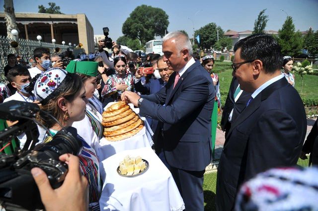 bakan ersoy turk dili konusan ulkeler konseyi 2 14222384 o