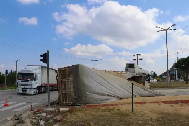 Aynı güzergahtaki iki trafik kazasında 4 kişi yaralandı