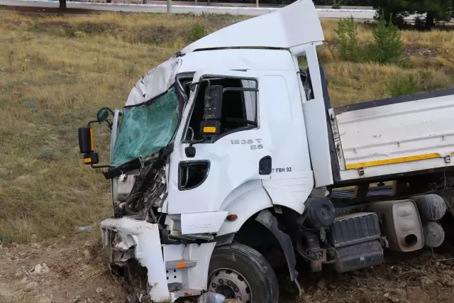 Aynı güzergahtaki iki trafik kazasında 4 kişi yaralandı