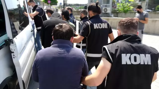 Cep telefonu kaçakçılığıyla ilgili 6 kişi adliyeye sevk edildi Cep telefonu kaçakçılığıyla ilgili 6 kişi adliyeye sevk edildi