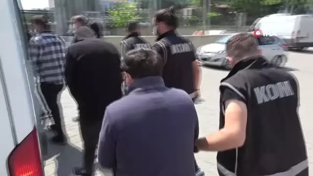 Cep telefonu kaçakçılığıyla ilgili 6 kişi adliyeye sevk edildi Cep telefonu kaçakçılığıyla ilgili 6 kişi adliyeye sevk edildi