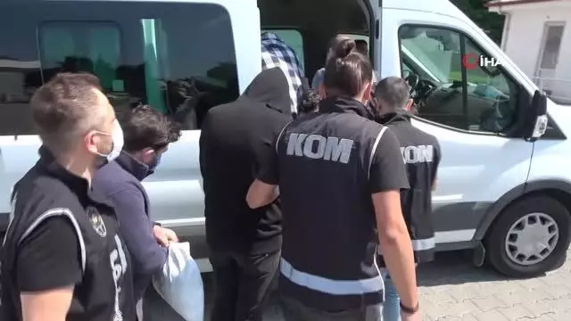 Cep telefonu kaçakçılığıyla ilgili 6 kişi adliyeye sevk edildi Cep telefonu kaçakçılığıyla ilgili 6 kişi adliyeye sevk edildi