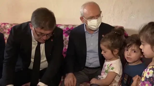 CHP Genel Başkanı Kemal Kılıçdaroğlu, esnafı ziyaret etti (1) CHP Genel Başkanı Kemal Kılıçdaroğlu, esnafı ziyaret etti (1)
