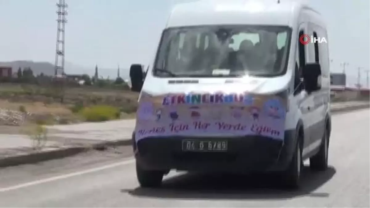 Doğubayazıt'ta 'Etkinlikbüs' ekibi öğrencilerle bir araya geldi