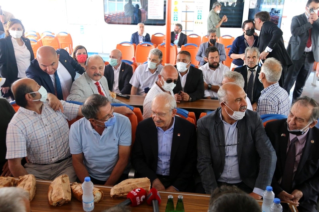 esnafi ziyaret eden kilicdaroglu vatandaslarl 2 14222826 o