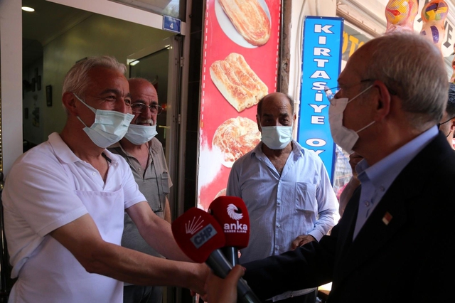 esnafi ziyaret eden kilicdaroglu vatandaslarl 5 14222826 o