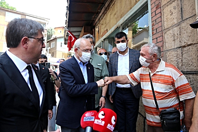 esnafi ziyaret eden kilicdaroglu vatandaslarl 6 14222826 o