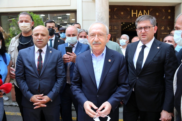 esnafi ziyaret eden kilicdaroglu vatandaslarl 8 14222826 o