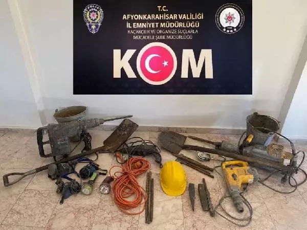 Evde yapılan kaçak kazıda, tarihi yer altı şehri ortaya çıktı Evde yapılan kaçak kazıda, tarihi yer altı şehri ortaya çıktı