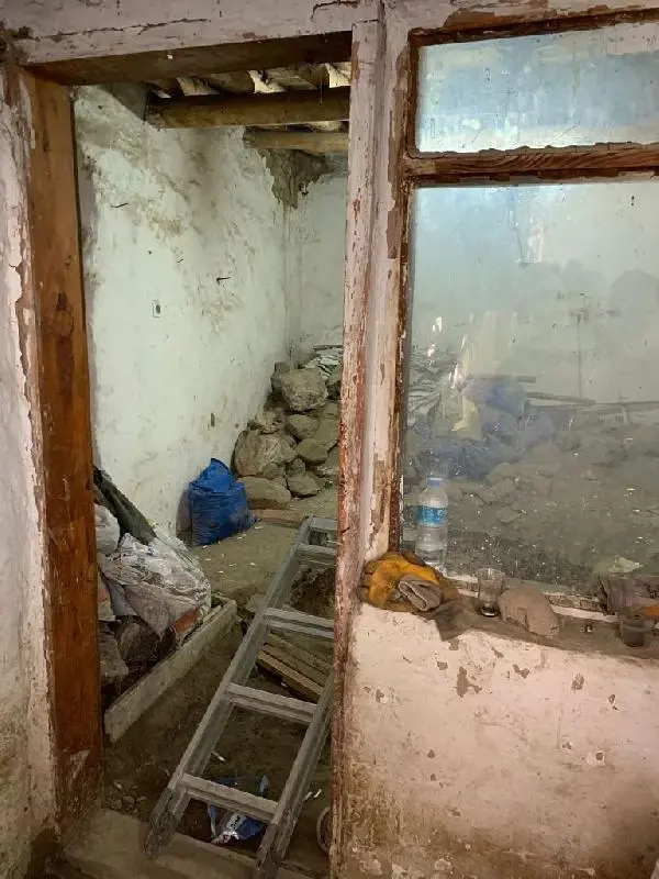 Evde yapılan kaçak kazıda, tarihi yer altı şehri ortaya çıktı Evde yapılan kaçak kazıda, tarihi yer altı şehri ortaya çıktı