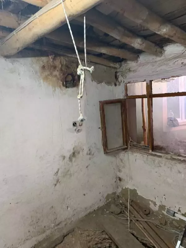 Evde yapılan kaçak kazıda, tarihi yer altı şehri ortaya çıktı Evde yapılan kaçak kazıda, tarihi yer altı şehri ortaya çıktı