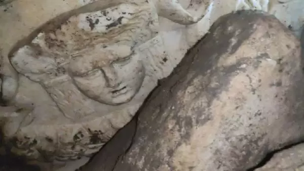 Evde yapılan kaçak kazıda, tarihi yer altı şehri ortaya çıktı Evde yapılan kaçak kazıda, tarihi yer altı şehri ortaya çıktı