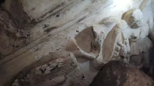 Evde yapılan kaçak kazıda, tarihi yer altı şehri ortaya çıktı Evde yapılan kaçak kazıda, tarihi yer altı şehri ortaya çıktı