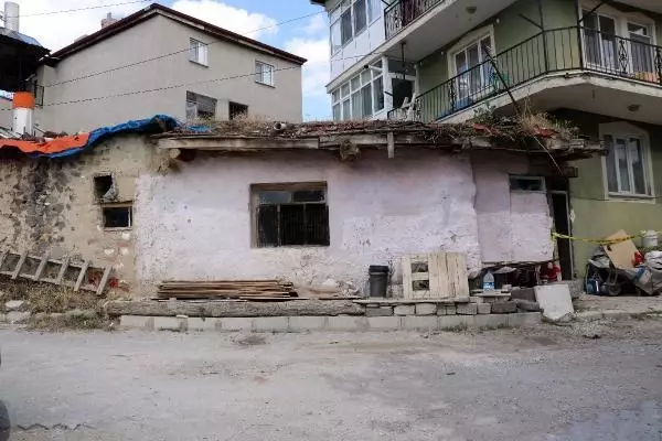 EVDE YAPILAN KAÇAK KAZIDA, TARİHİ YER ALTI ŞEHRİ ORTAYA ÇIKTI EVDE YAPILAN KAÇAK KAZIDA, TARİHİ YER ALTI ŞEHRİ ORTAYA ÇIKTI
