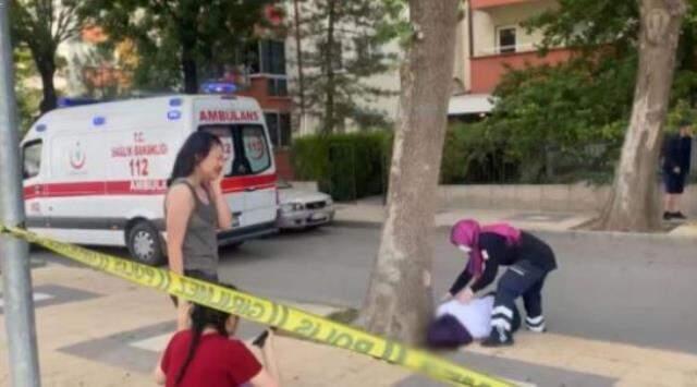 Genç kızın 'anne' diye feryadı tüyleri diken diken etti: Yaşıyor mu bakın, yaşıyor mu Genç kızın 'anne' diye feryadı tüyleri diken diken etti: Yaşıyor mu bakın, yaşıyor mu