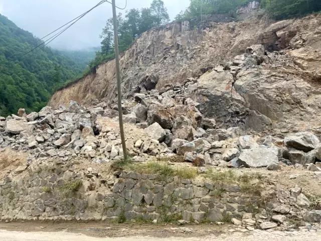 Giresun'da yol genişletme çalışması sırasında patlatılan dinamitler az kalsın faciaya neden olacaktı