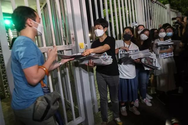 Hong Kong'da muhalif Apple Daily gazetesi kapatıldı