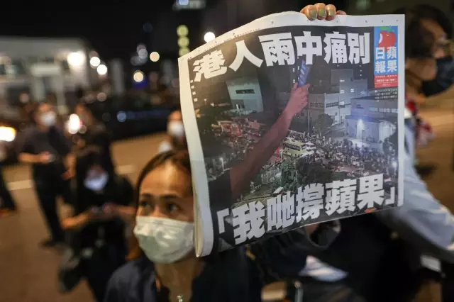 Hong Kong'da muhalif Apple Daily gazetesi kapatıldı