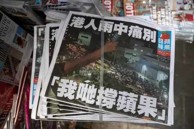 Hong Kong'da muhalif Apple Daily gazetesi kapatıldı