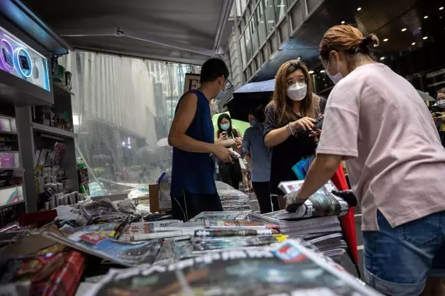 Hong Kong'da muhalif Apple Daily gazetesi kapatıldı