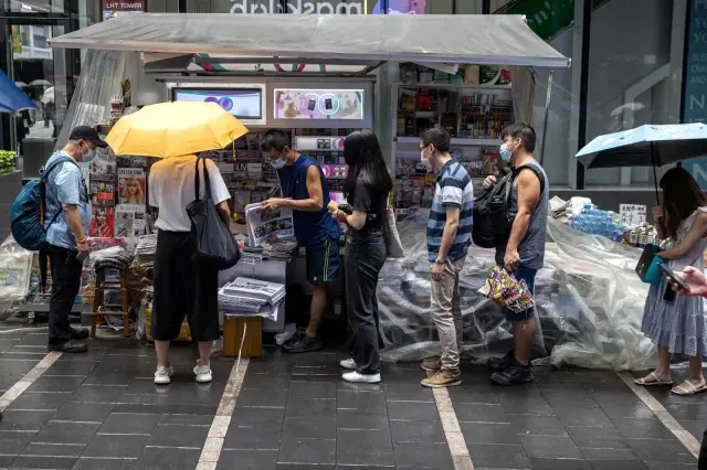 Hong Kong'da muhalif Apple Daily gazetesi kapatıldı
